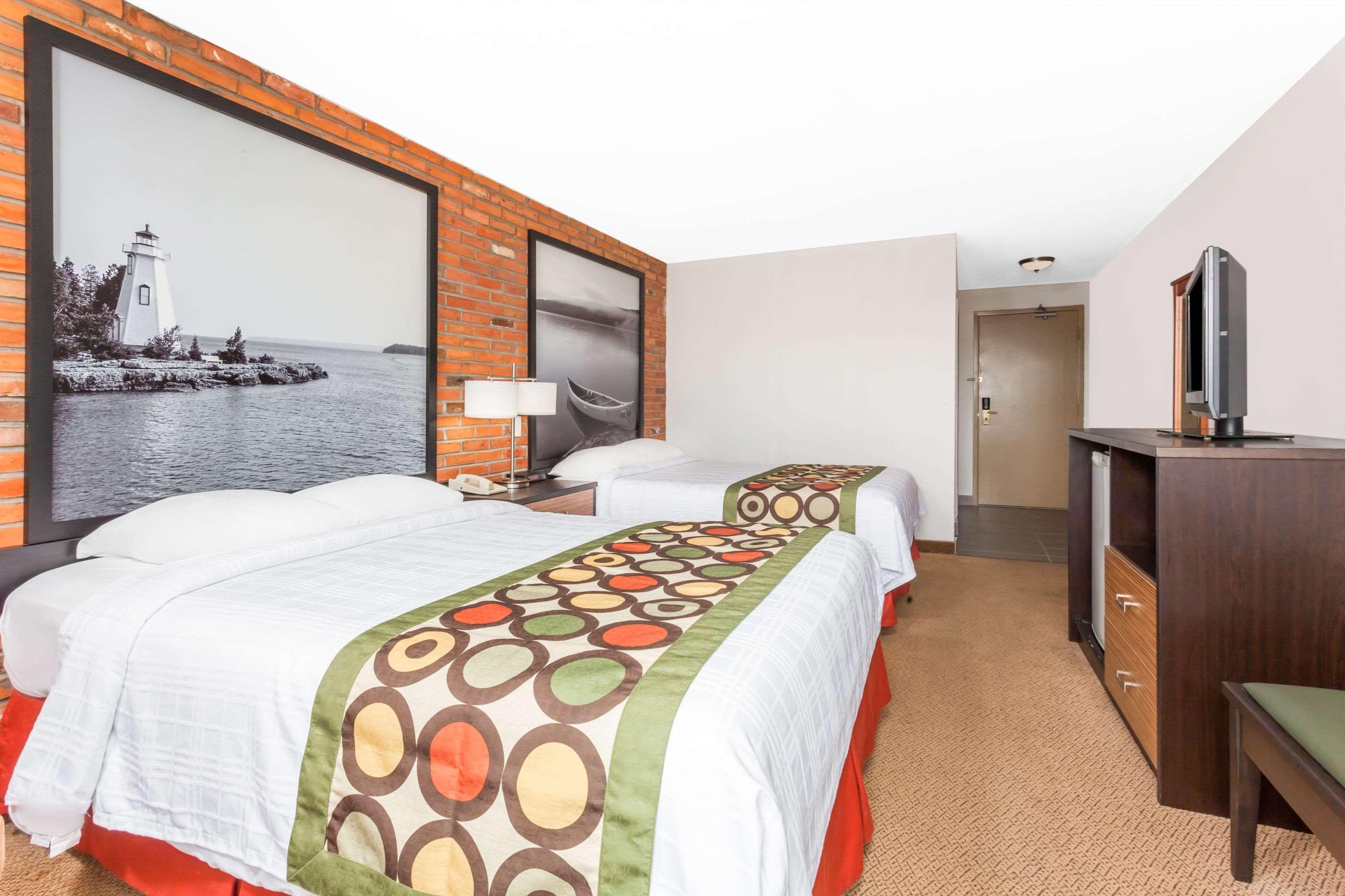 Super 8 By Wyndham Sudbury On Hotel Exterior photo
