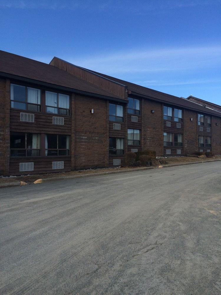 Super 8 By Wyndham Sudbury On Hotel Exterior photo